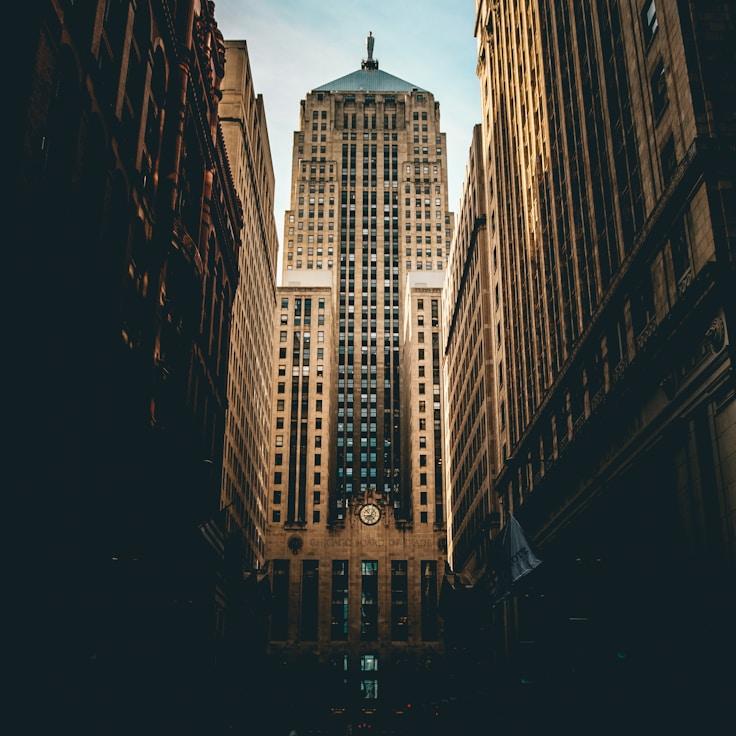 Parents evaluating schools in Portugal